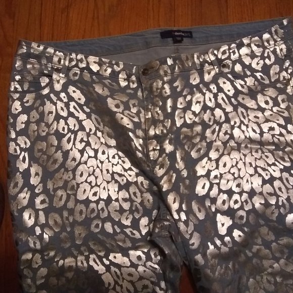 Women's 28W Plus Size Denim24/7 Capri Jeans. BRAND NEW - Picture 2 of 6